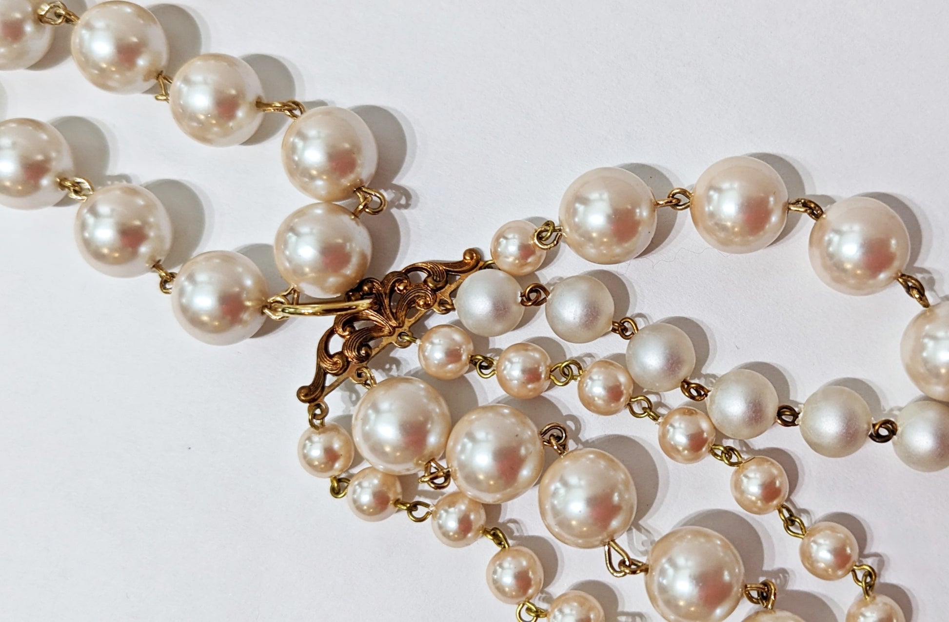 Vintage Japanese Pearls Necklace in shades of White Ceam Hand linked Gay Isber-Gay Isber Designs